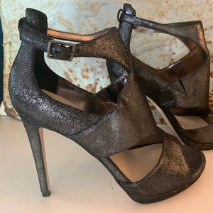 New Guess Heels in Metallic Silver Sz. 7 Gorgeous